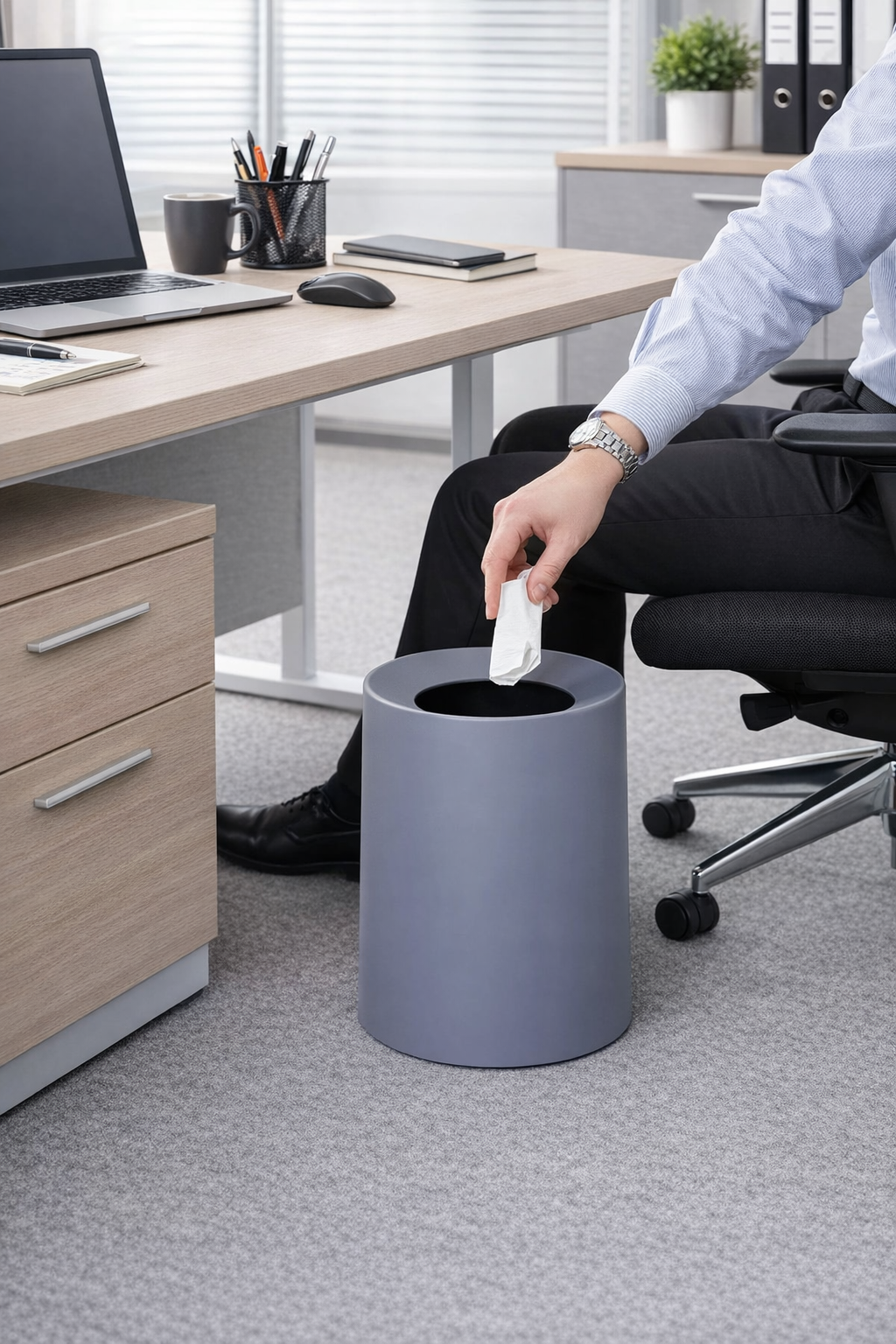 12 Litre Gizli Poşetli Çöp Kovası – Minimalist Ofis & Home Office Masa Altı Çöp Kutusu, Modern Tasarım
