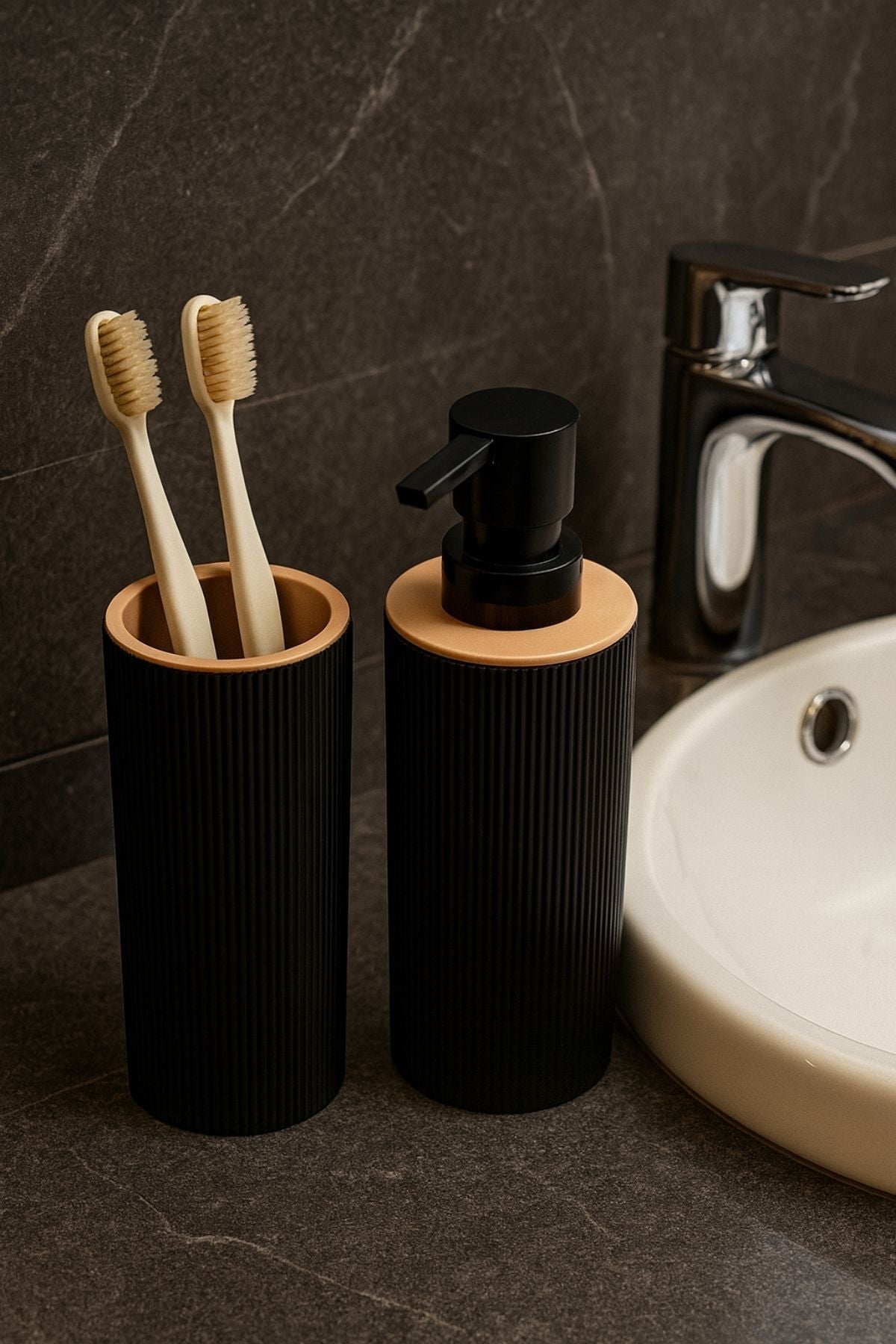 Quardi Banyo Seti Modern Çizgili Beyaz- 7 litre Kova 4 Parça Banyo Çöp Kovası Seti