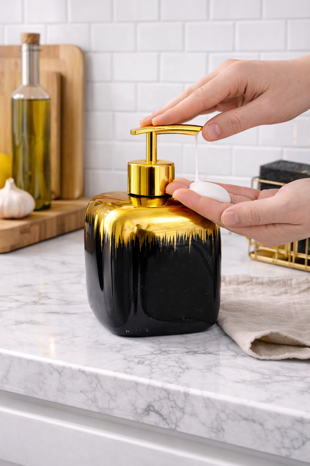 NERO Siyah Gold Sıvı Sabunluk – Lüks Banyo & Mutfak  Sabun Dispenseri