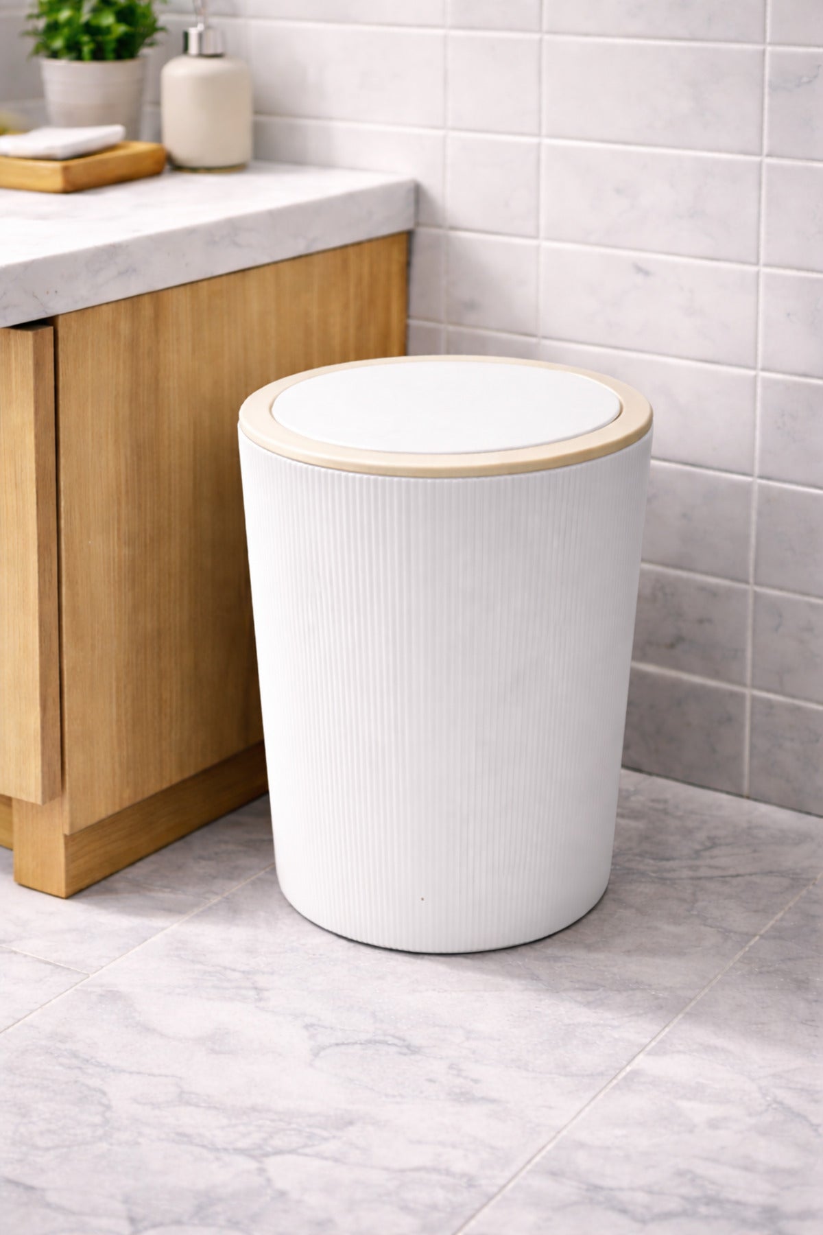 7 Litre Modern Tarz Çöp Kovası – Dayanıklı Plastik Malzeme