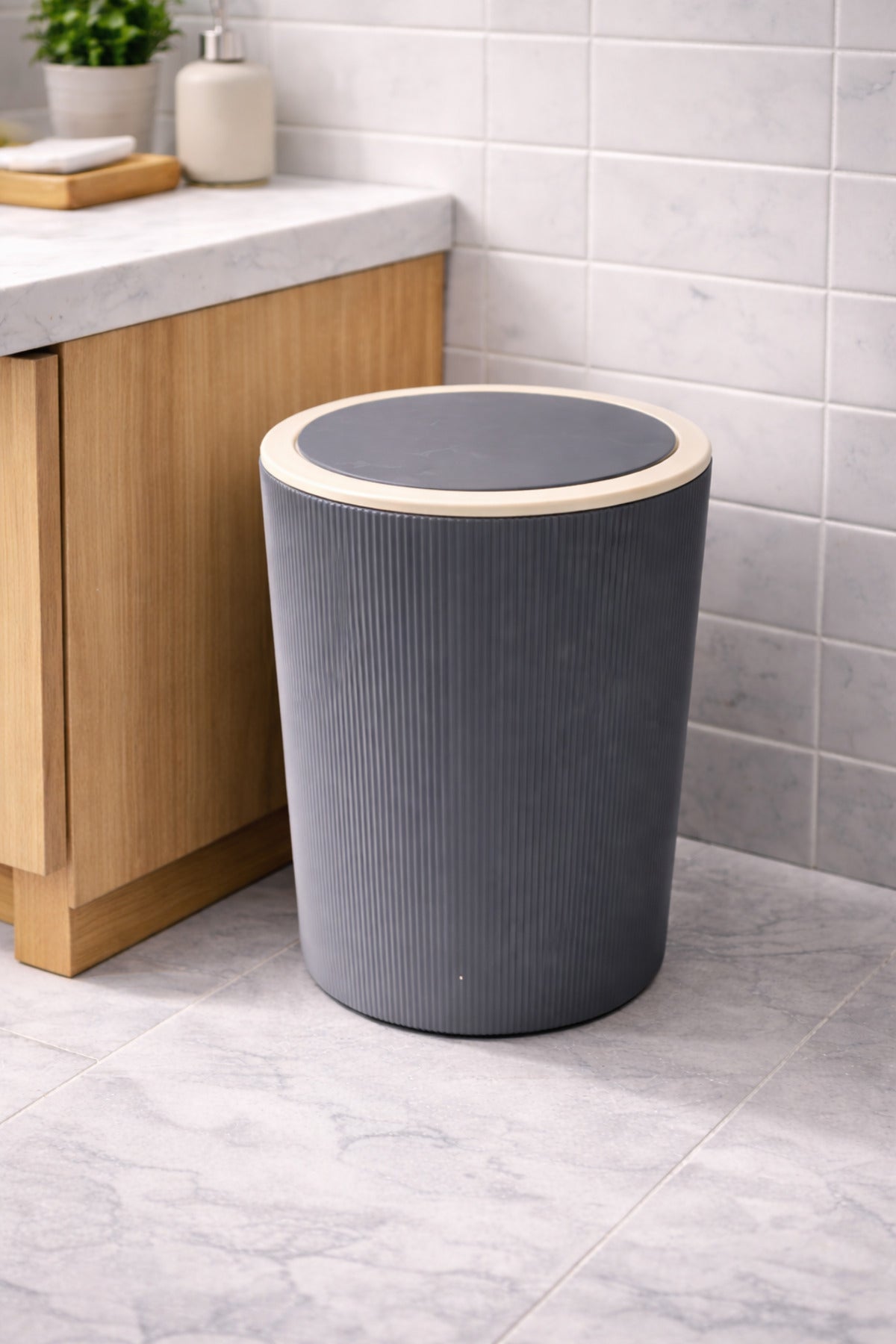 7 Litre Modern Tarz Çöp Kovası – Dayanıklı Plastik Malzeme