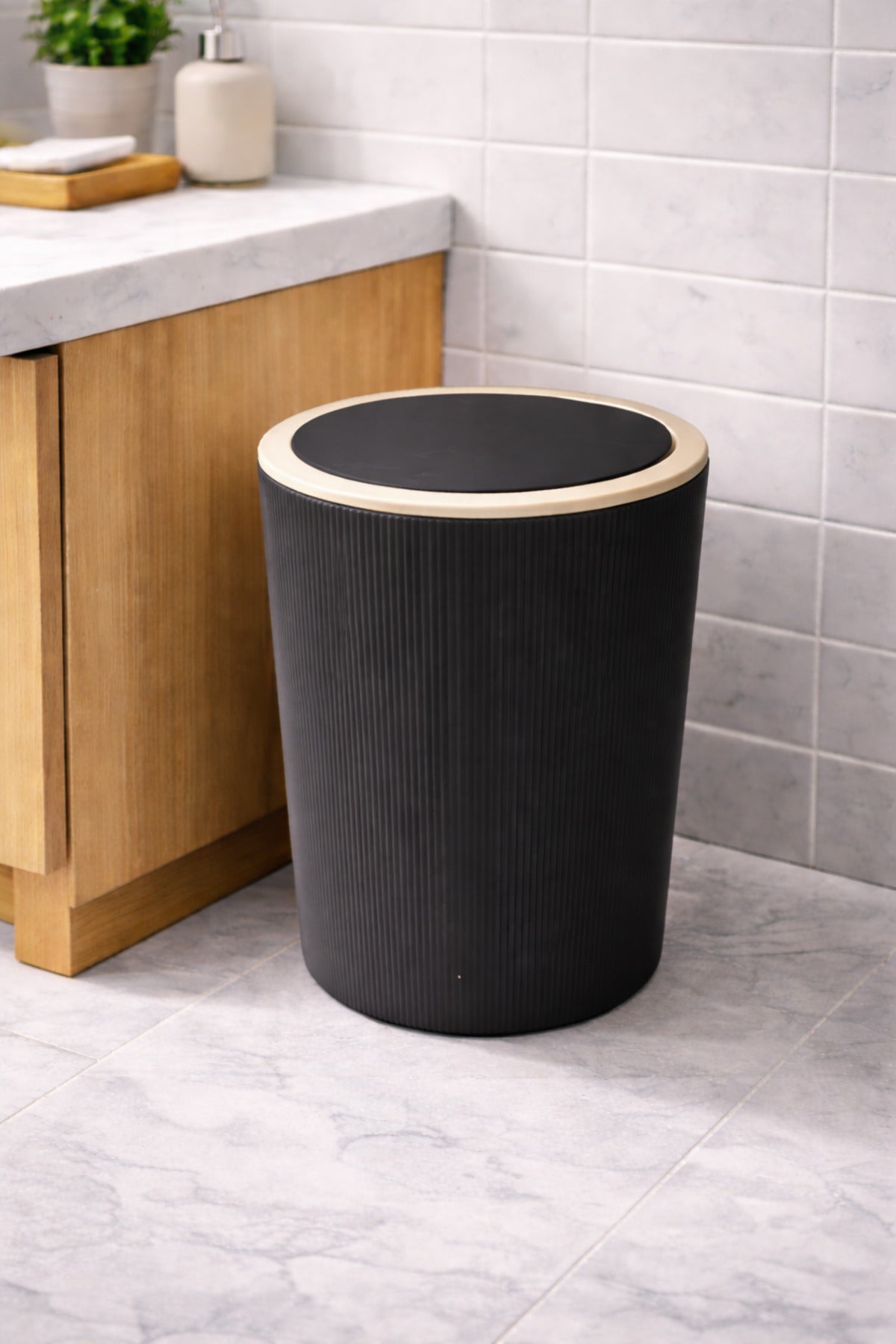 7 Litre Modern Tarz Çöp Kovası – Dayanıklı Plastik Malzeme