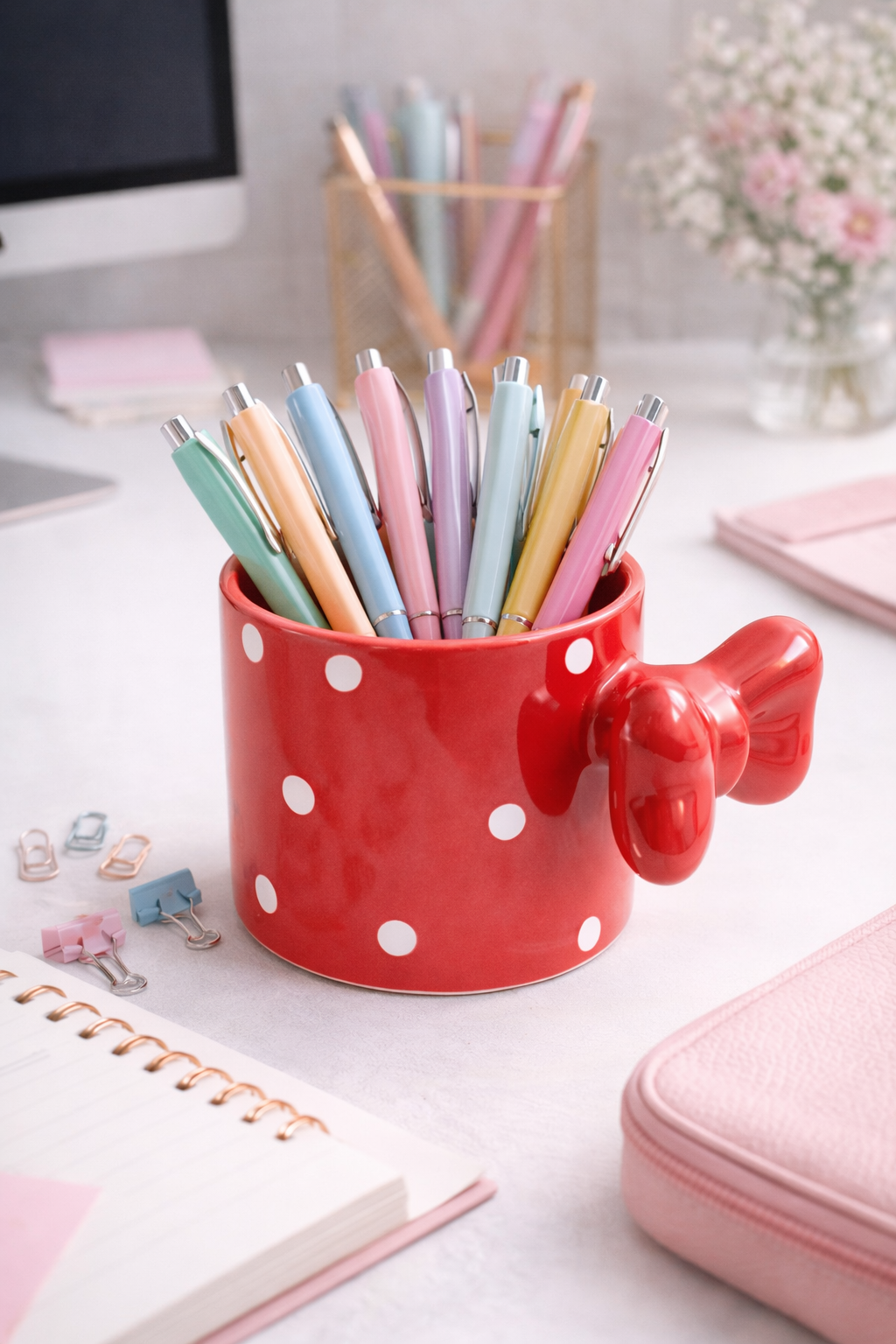 Fiyonklu Kırmızı  Puantiyeli Seramik Kahve Kupası – 3D Kulplu Tasarım Mug Bardak
