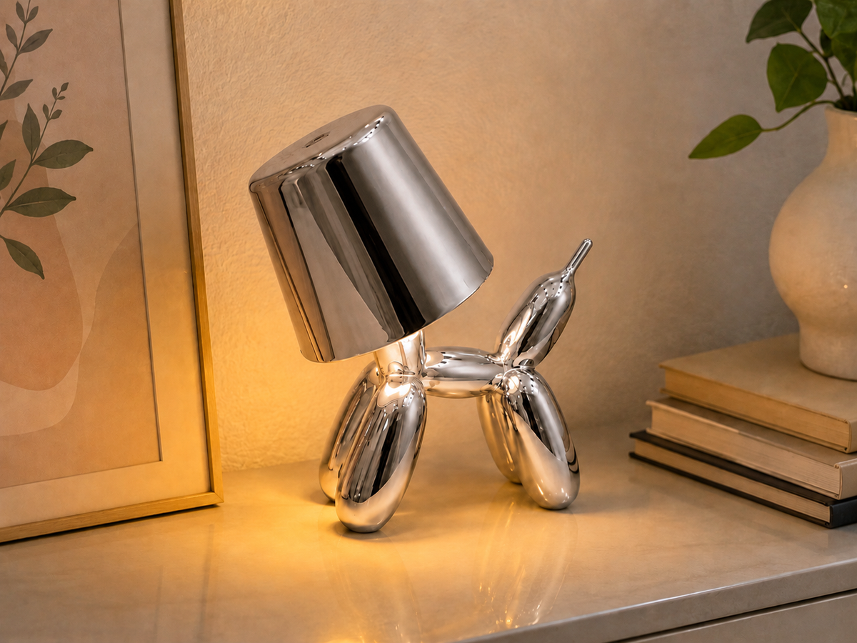 Gümüş Balon Köpek LED Masa Lambası – Dekoratif Gece Lambası – Modern Masa Üstü ve Komodin Aydınlatma