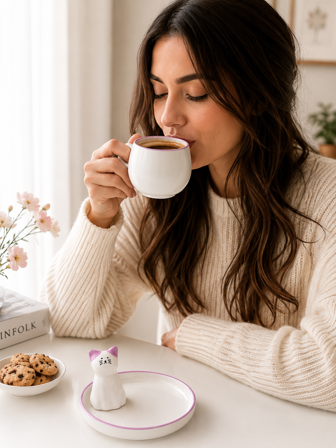 Kedi Figürlü Lila Renk Seramik Espresso Fincanı ve Tabak Seti – Sevimli Tasarım Mini Kahve Fincanı