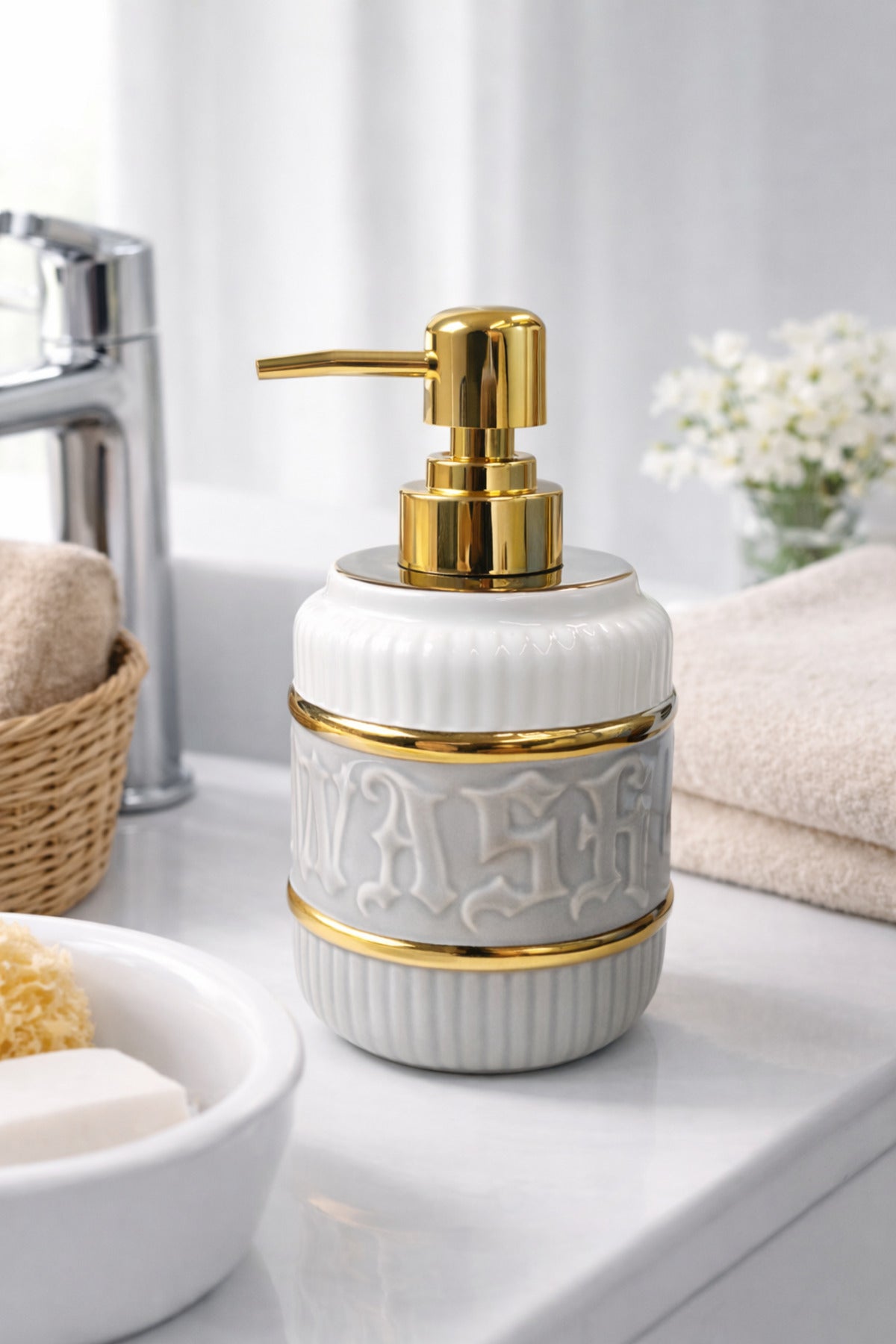LUXURY Gold Detaylı Beyaz Porselen Sıvı Sabunluk – Gold Başlıklı Banyo & Lavabo Sabunluk