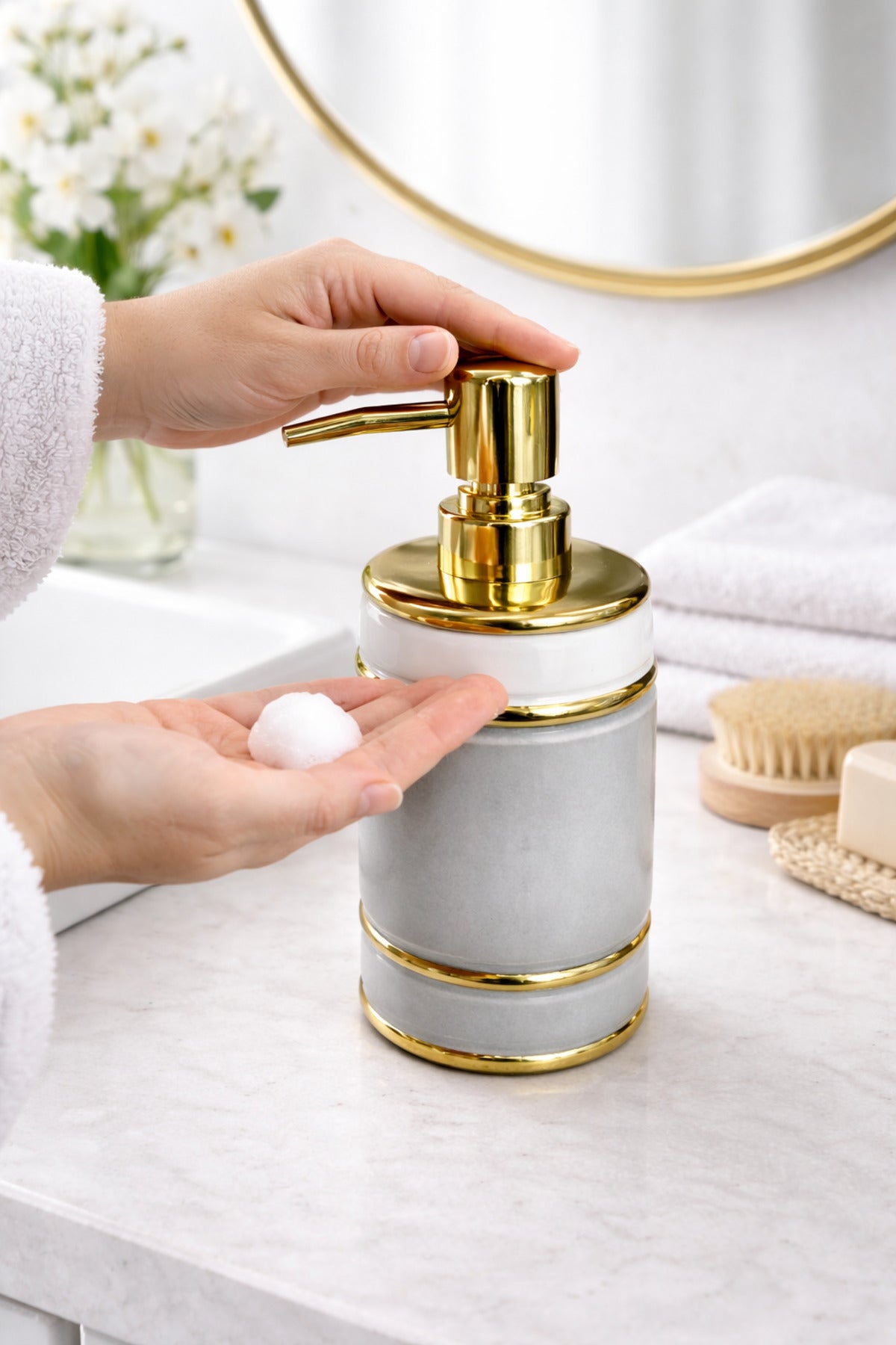 MONA Gold Detaylı Porselen Sıvı Sabunluk – Modern Banyo & Mutfak Aksesuarı