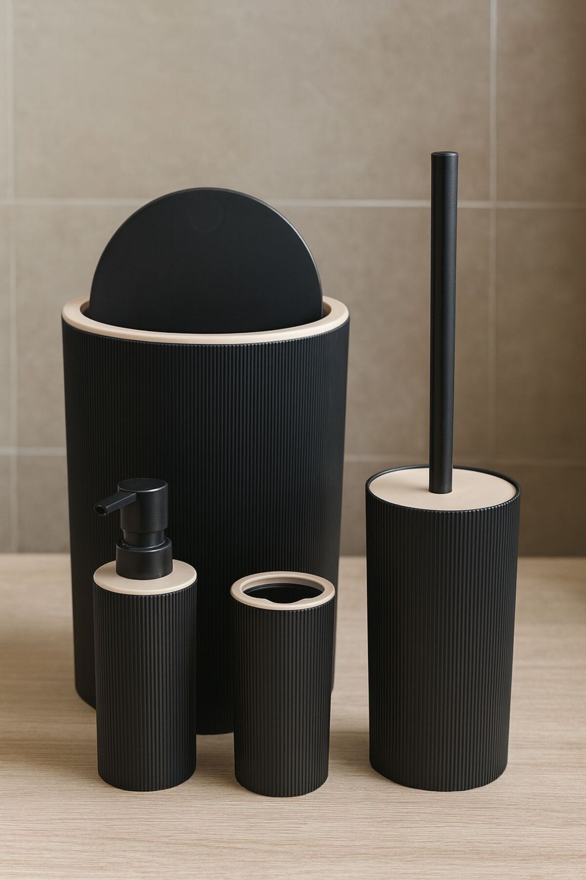 Quardi Banyo Seti Modern Çizgili Siyah- 7 litre Kova 4 Parça Banyo Çöp Kovası Seti