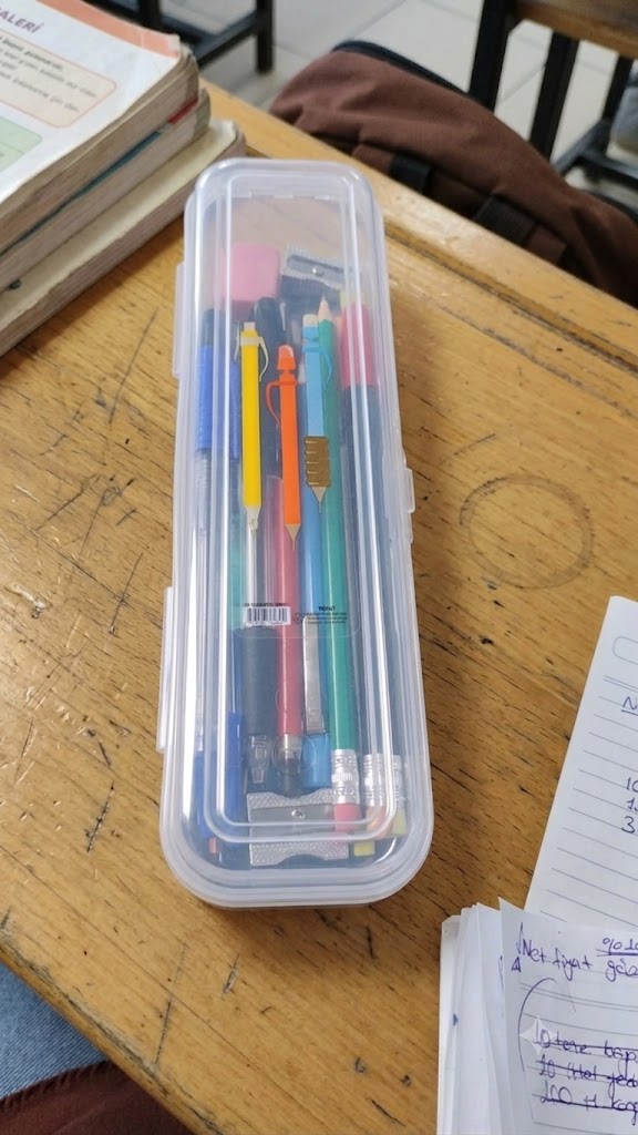 Şeffaf Kalem Kutusu Kilitli Plastik Kalemlik Organizer – Kırtasiye Saklama Kutusu-1 Adet