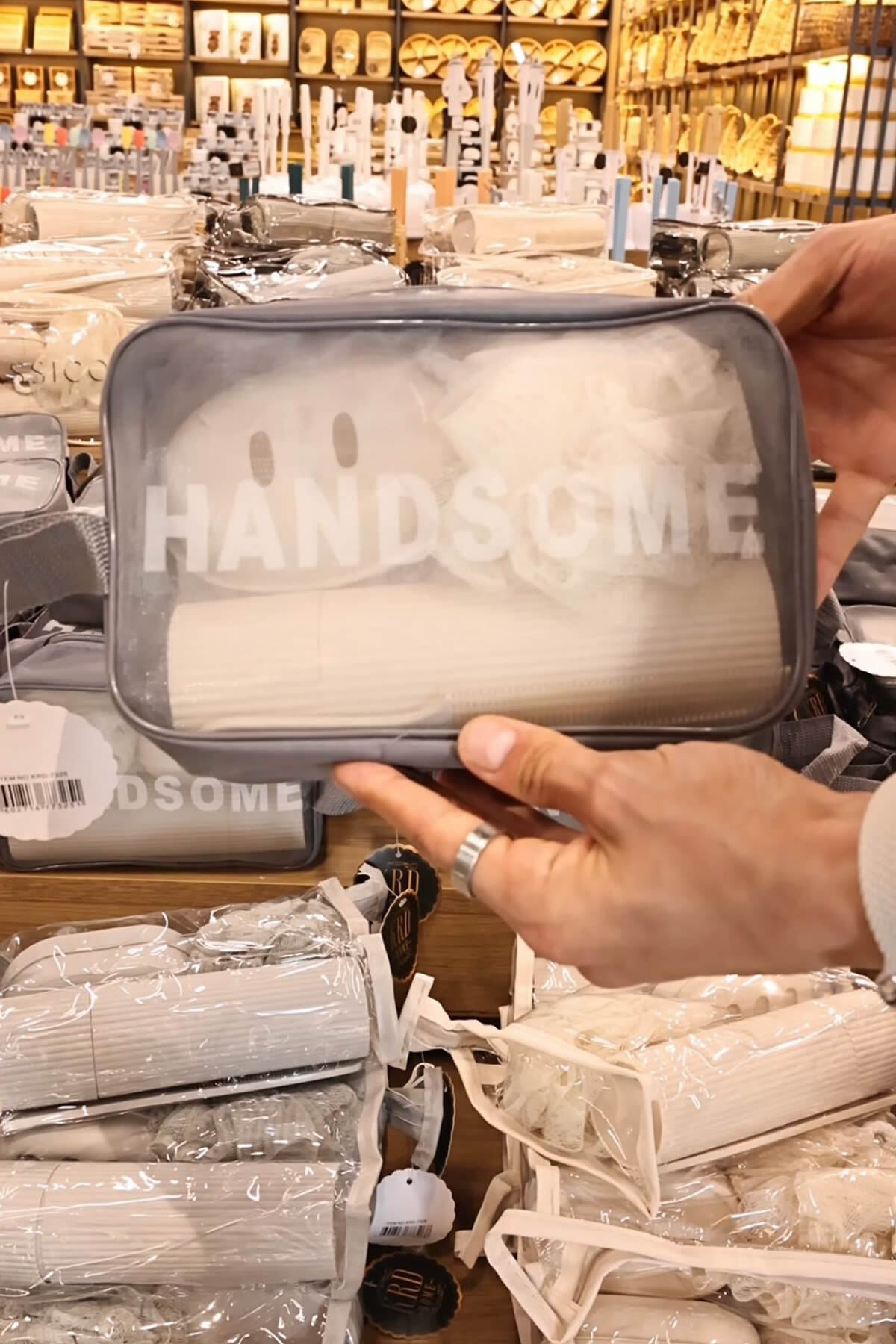 HANDSOME Seyahat Seti | Şeffaf Organizer Çanta ile Duş Lifi, Sabunluk, Tarak